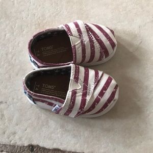 Toms toddler size 4